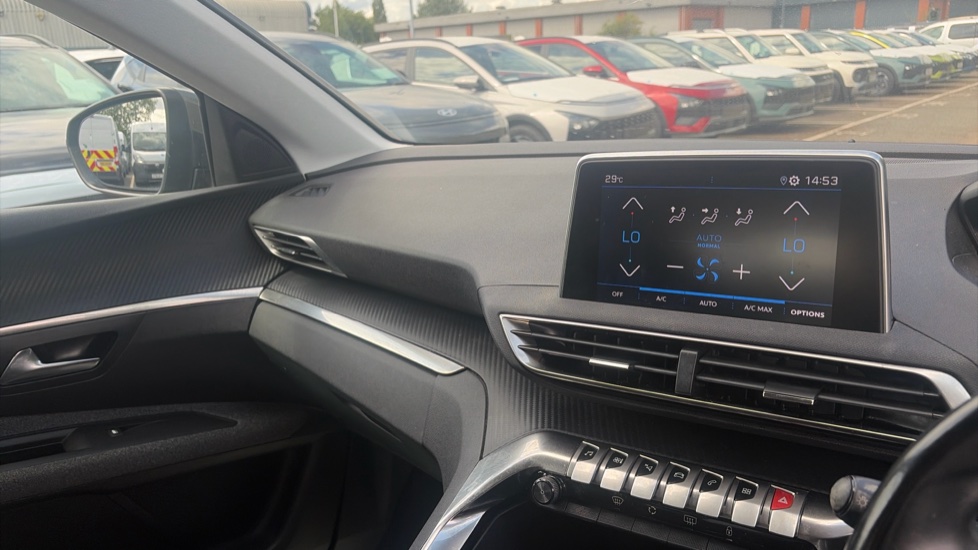 Peugeot 3008 1.2 PureTech Active 5dr Petrol Estate - Image 14