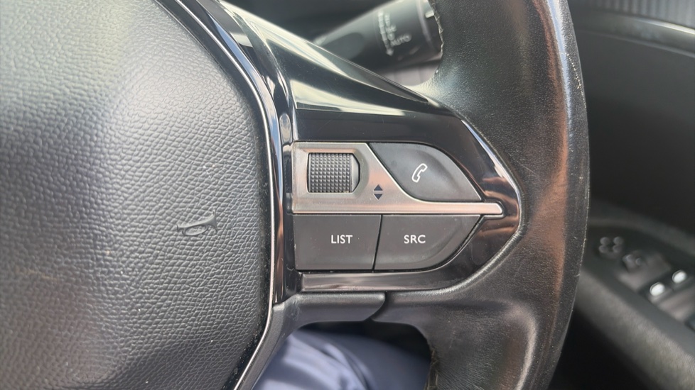 Peugeot 3008 1.2 PureTech Active 5dr Petrol Estate - Image 22