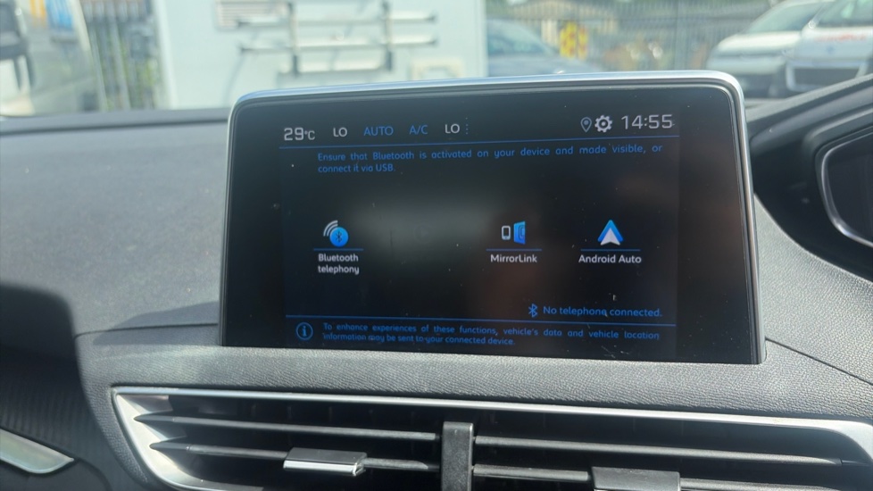 Peugeot 3008 1.2 PureTech Active 5dr Petrol Estate - Image 27
