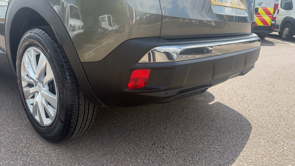 Peugeot 3008 1.2 PureTech Active 5dr Petrol Estate - Image 34