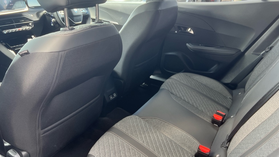 Peugeot 2008 1.2 PureTech 130 Allure 5dr Petrol Estate - Image 16