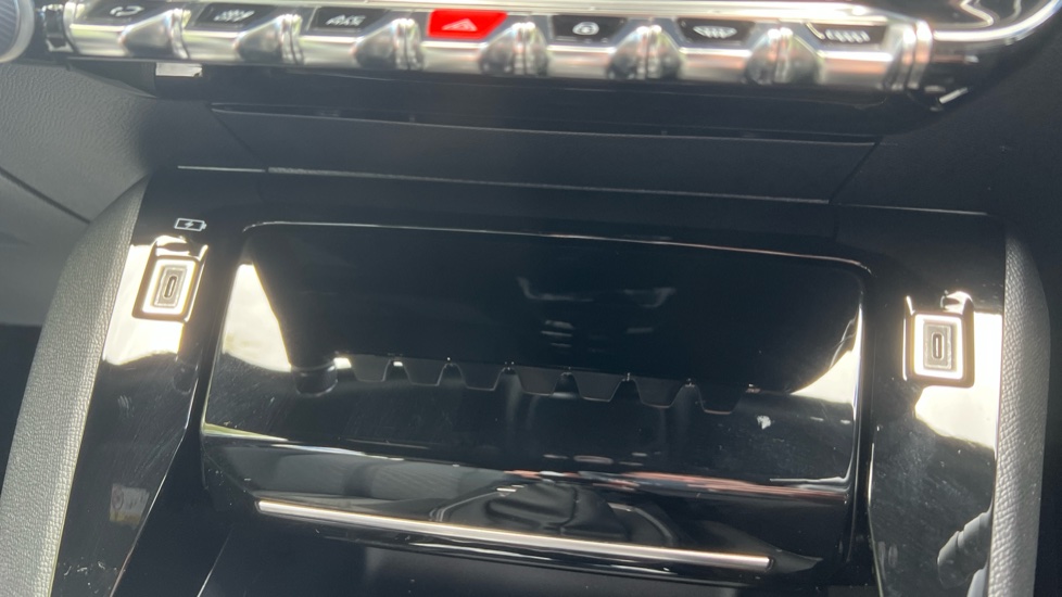 Peugeot 2008 1.2 PureTech 130 Allure 5dr Petrol Estate - Image 23