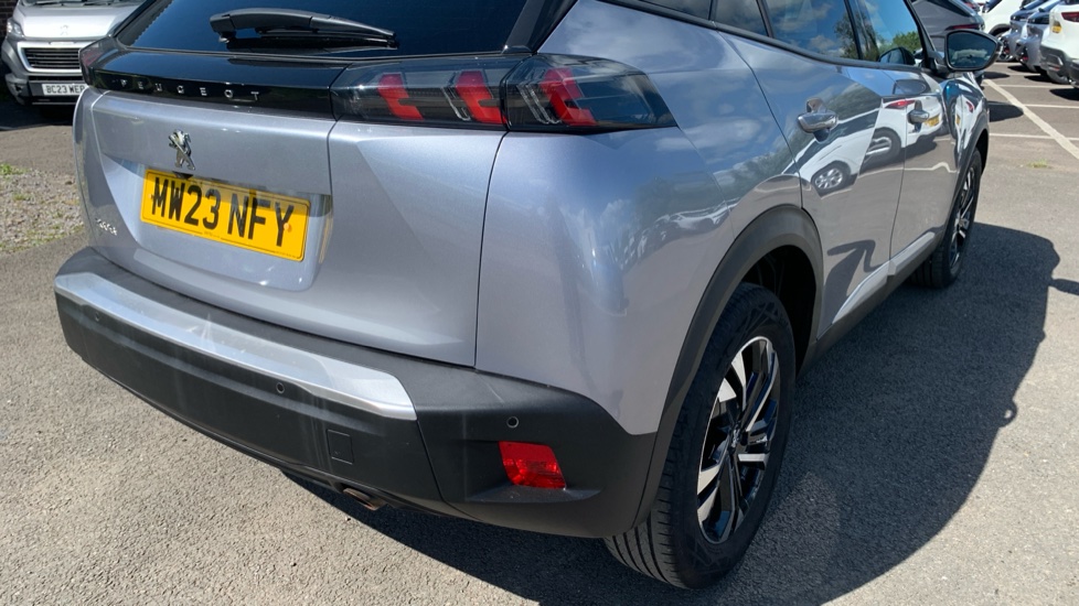 Peugeot 2008 1.2 PureTech Allure Premium+ 5dr Petrol Estate - Image 28