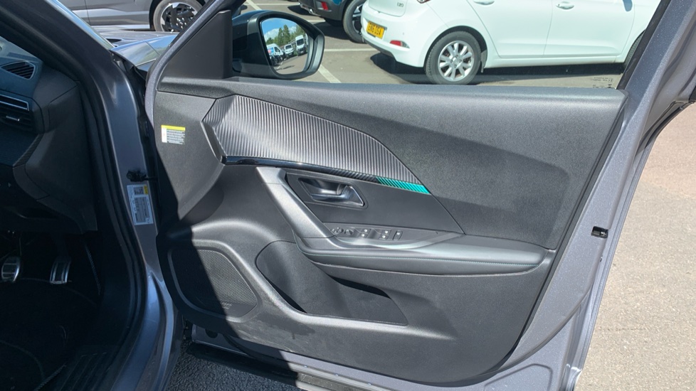 Peugeot 2008 1.2 PureTech Allure Premium+ 5dr Petrol Estate - Image 31