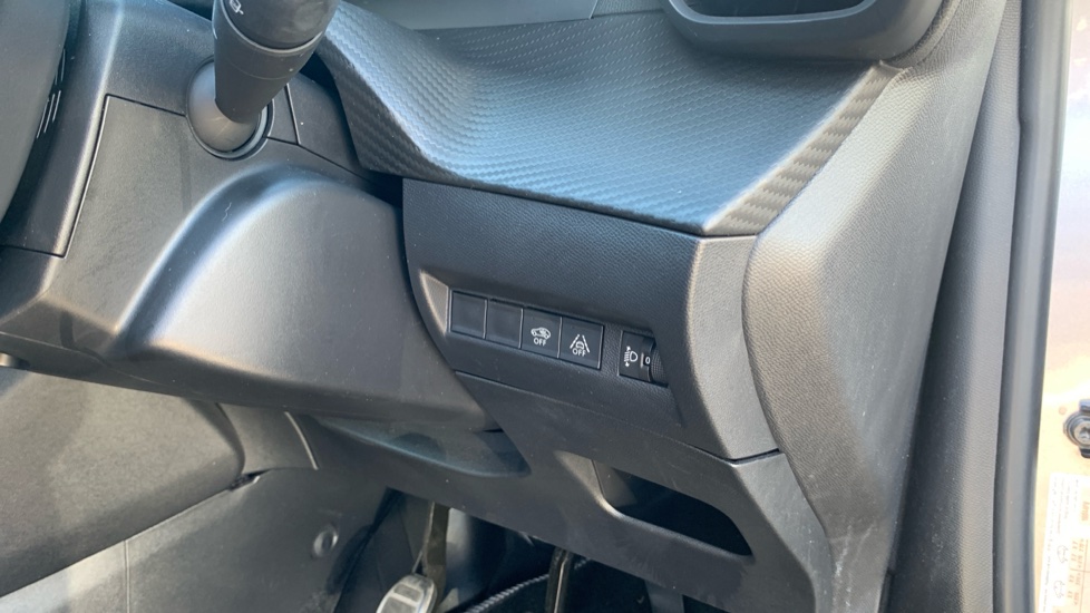 Peugeot 2008 1.2 PureTech Allure Premium+ 5dr Petrol Estate - Image 32