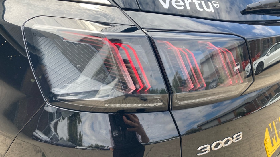 Peugeot 3008 1.2 PureTech GT 5dr EAT8 Petrol Estate - Image 35