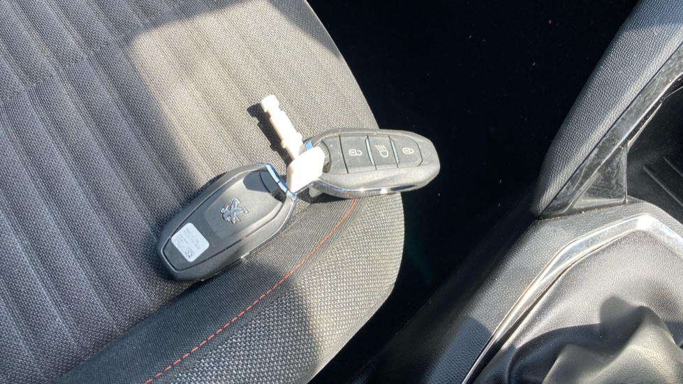 Peugeot 208 1.2 PureTech 100 Active Premium + 5dr Petrol Hatchback - Image 20