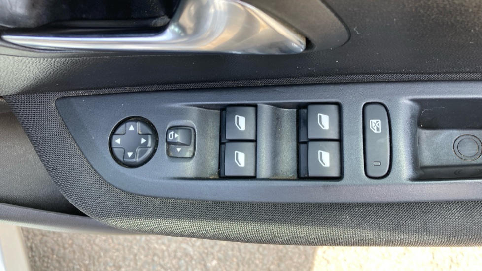 Peugeot 208 1.2 PureTech 100 Active Premium + 5dr Petrol Hatchback - Image 21
