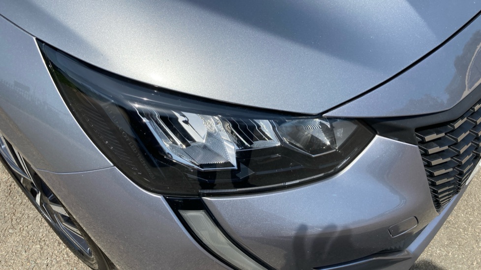 Peugeot 208 1.2 PureTech 100 Active Premium + 5dr Petrol Hatchback - Image 31