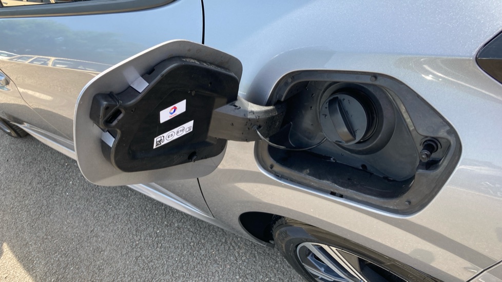 Peugeot 208 1.2 PureTech 100 Active Premium + 5dr Petrol Hatchback - Image 36