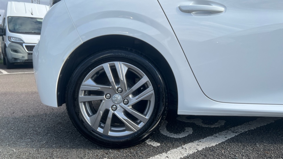Peugeot 208 1.2 PureTech Active 5dr Petrol Hatchback - Image 7