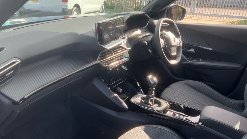 Peugeot 2008 1.2 PureTech Allure 5dr Petrol Estate - Image 9