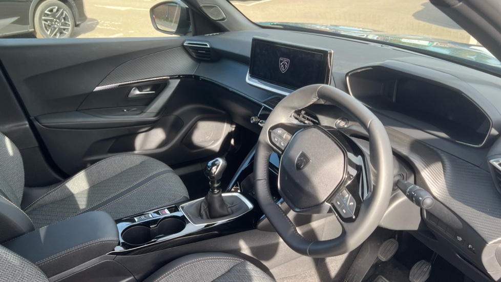 Peugeot 2008 1.2 PureTech Allure 5dr Petrol Estate - Image 11