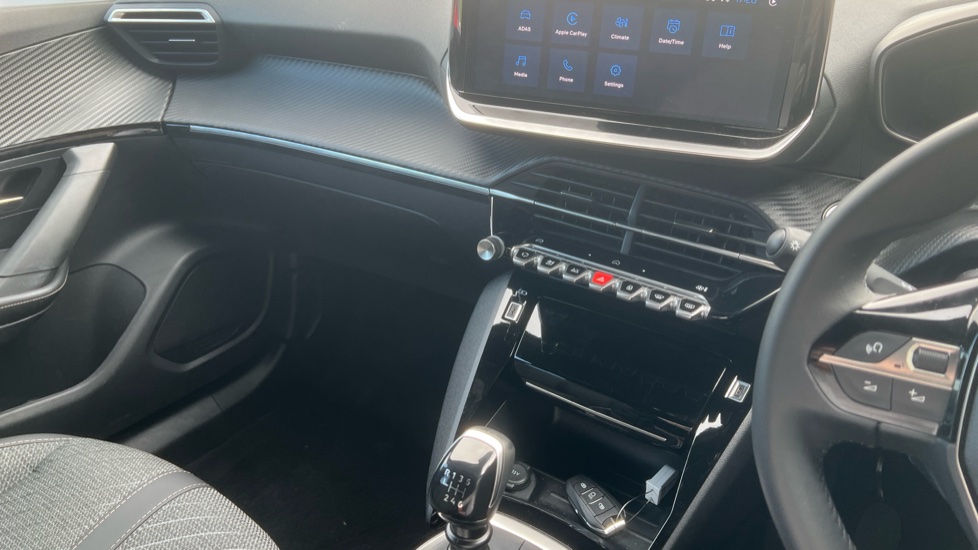 Peugeot 2008 1.2 PureTech Allure 5dr Petrol Estate - Image 14