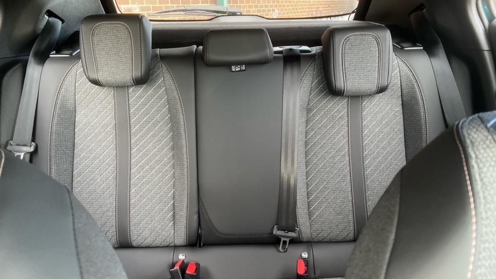 Peugeot 2008 1.2 PureTech Allure 5dr Petrol Estate - Image 15