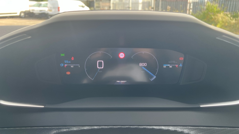 Peugeot 2008 1.2 PureTech Allure 5dr Petrol Estate - Image 18