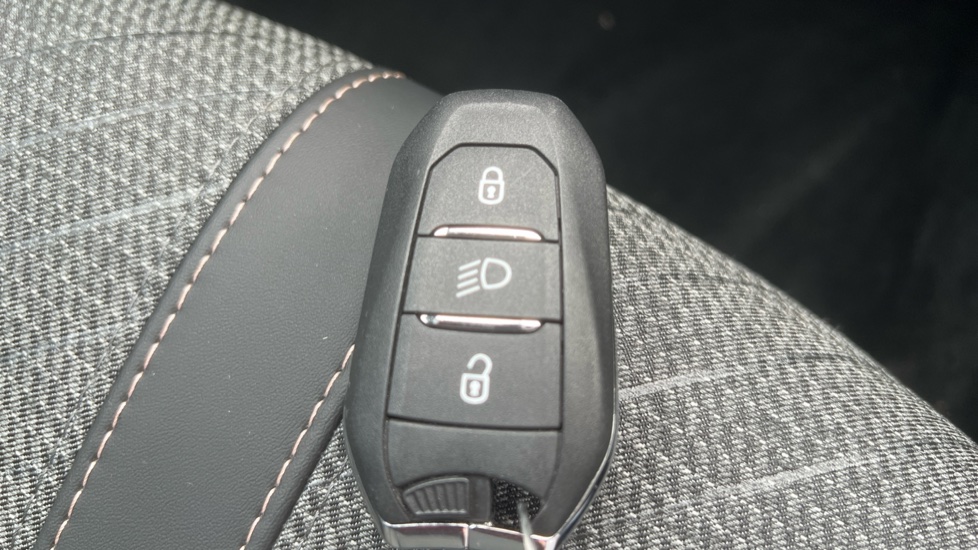 Peugeot 2008 1.2 PureTech Allure 5dr Petrol Estate - Image 19