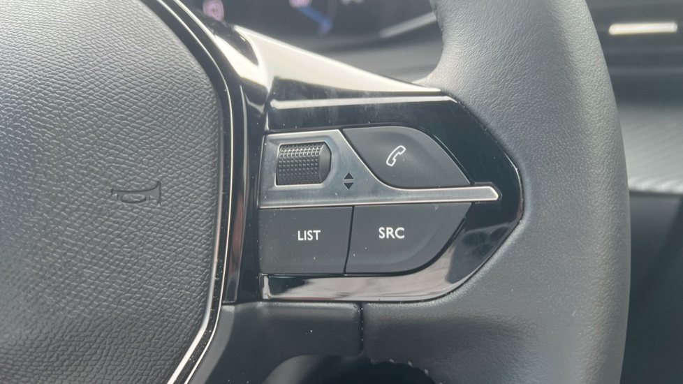 Peugeot 2008 1.2 PureTech Allure 5dr Petrol Estate - Image 22