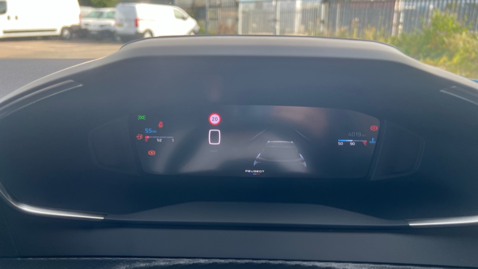 Peugeot 2008 1.2 PureTech Allure 5dr Petrol Estate - Image 27