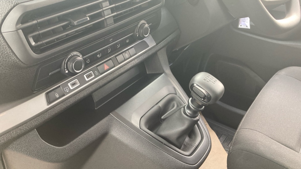 Peugeot Expert L1 Diesel 2.2 BlueHDi 150 Professional Crew Van - Image 13