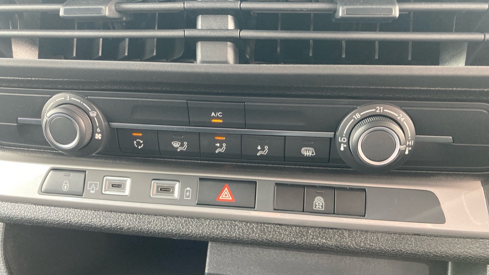 Peugeot Expert L1 Diesel 2.2 BlueHDi 150 Professional Crew Van - Image 22