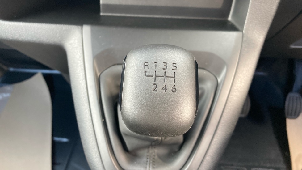 Peugeot Expert L1 Diesel 2.2 BlueHDi 150 Professional Crew Van - Image 23