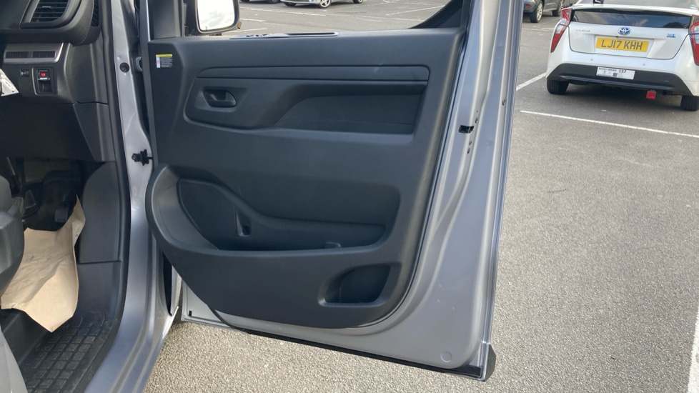 Peugeot Expert L1 Diesel 2.2 BlueHDi 150 Professional Crew Van - Image 33