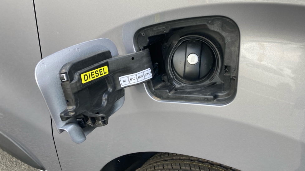 Peugeot Expert L1 Diesel 2.2 BlueHDi 150 Professional Crew Van - Image 39