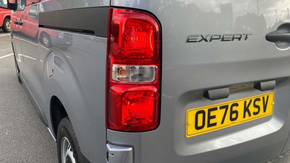 Peugeot Expert L1 Diesel 2.2 BlueHDi 150 Professional Crew Van - Image 40