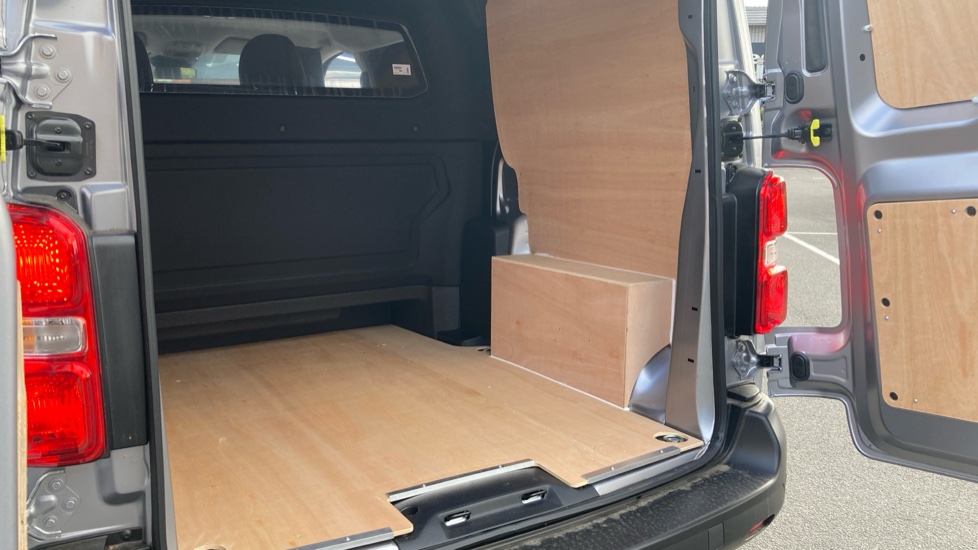 Peugeot Expert L1 Diesel 2.2 BlueHDi 150 Professional Crew Van - Image 43