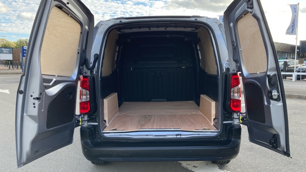 Peugeot Partner Xl Diesel 1.5 BlueHDi 130 Professional Plus Van EAT8 - Image 4
