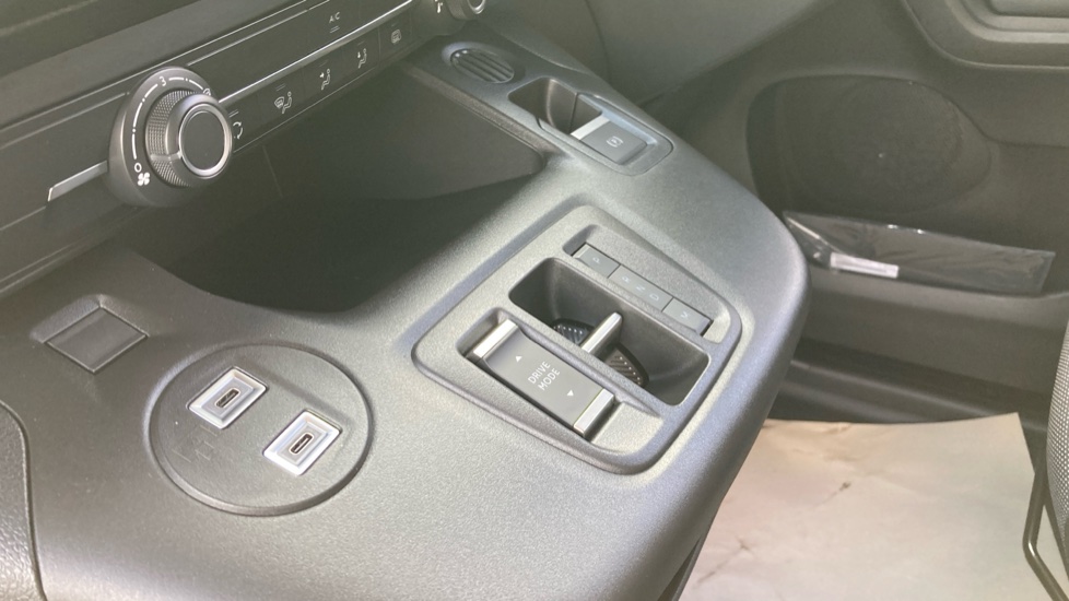 Peugeot Partner Xl Diesel 1.5 BlueHDi 130 Professional Plus Van EAT8 - Image 13