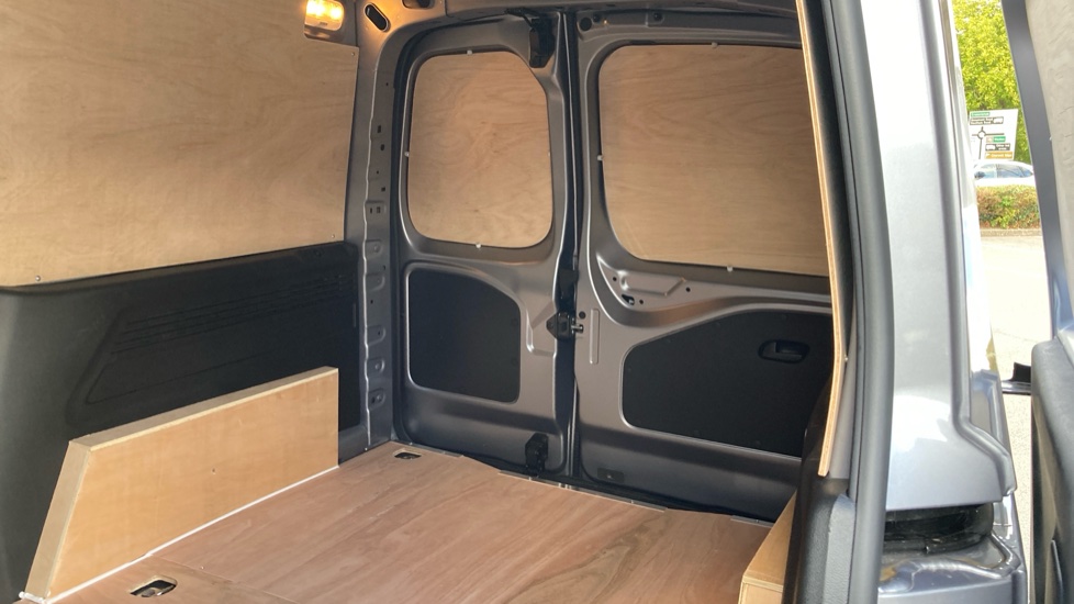 Peugeot Partner Xl Diesel 1.5 BlueHDi 130 Professional Plus Van EAT8 - Image 15
