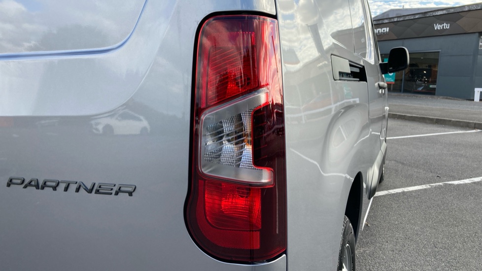 Peugeot Partner Xl Diesel 1.5 BlueHDi 130 Professional Plus Van EAT8 - Image 21