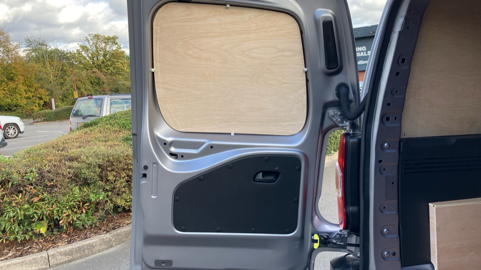 Peugeot Partner Xl Diesel 1.5 BlueHDi 130 Professional Plus Van EAT8 - Image 23