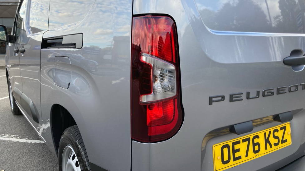 Peugeot Partner Xl Diesel 1.5 BlueHDi 130 Professional Plus Van EAT8 - Image 27
