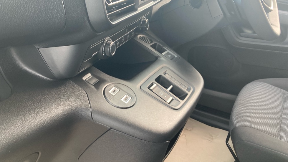 Peugeot Partner Xl Diesel 1.5 BlueHDi 130 Professional Plus Van EAT8 - Image 13