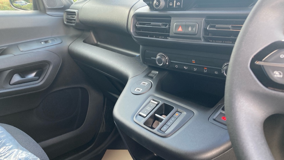 Peugeot Partner Xl Diesel 1.5 BlueHDi 130 Professional Plus Van EAT8 - Image 14