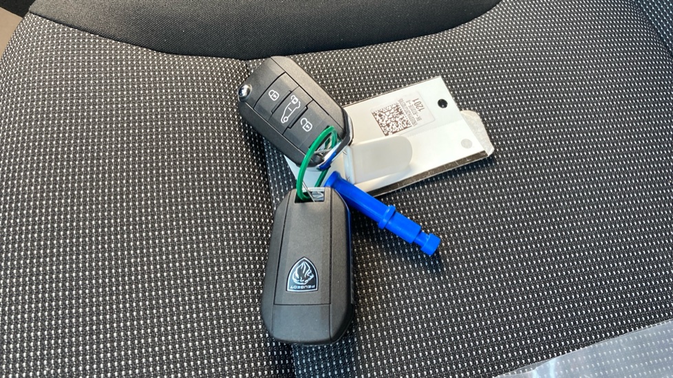 Peugeot Partner Xl Diesel 1.5 BlueHDi 130 Professional Plus Van EAT8 - Image 20