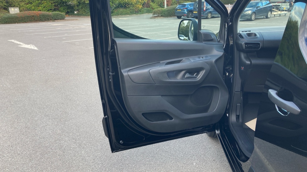 Peugeot Partner Xl Diesel 1.5 BlueHDi 130 Professional Plus Van EAT8 - Image 35
