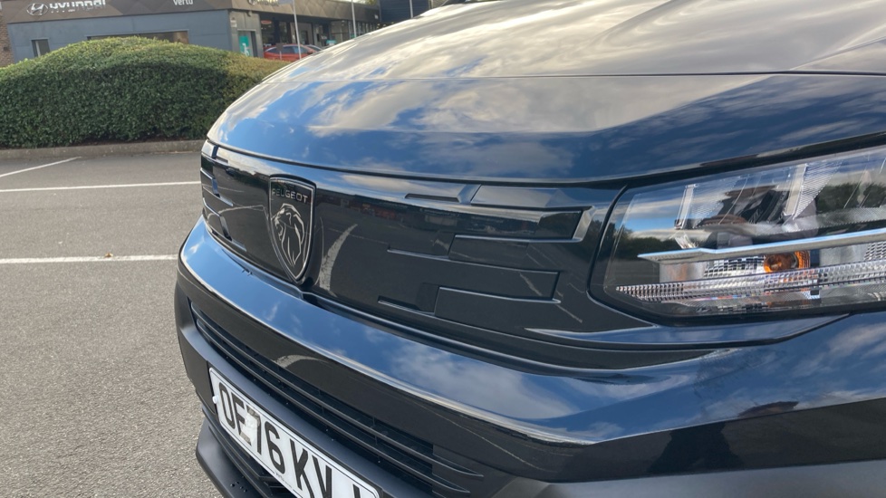 Peugeot Partner Xl Diesel 1.5 BlueHDi 130 Professional Plus Van EAT8 - Image 37