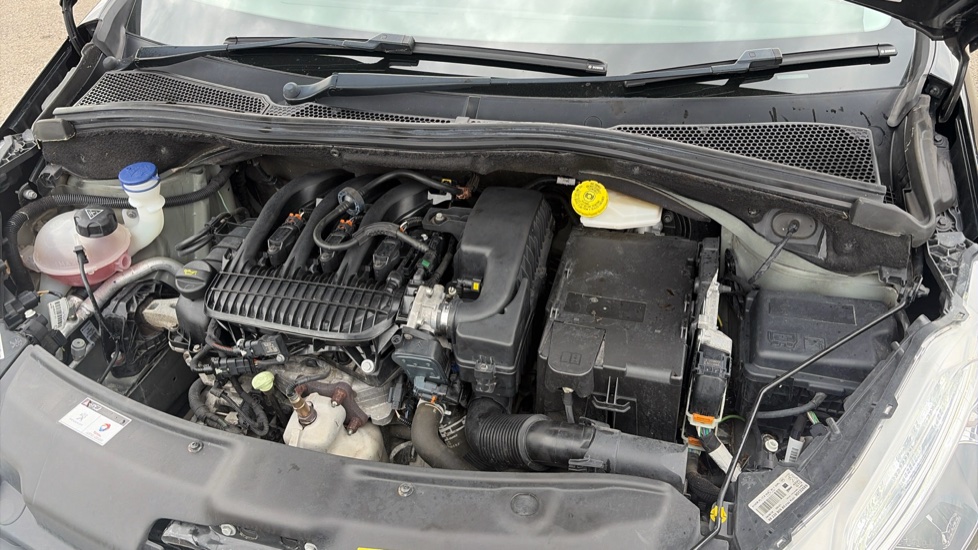 Peugeot 208 1.2 PureTech Allure Premium 5dr [Start Stop] Petrol Hatchback - Image 8