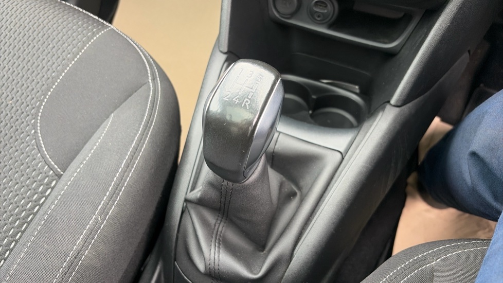 Peugeot 208 1.2 PureTech Allure Premium 5dr [Start Stop] Petrol Hatchback - Image 13