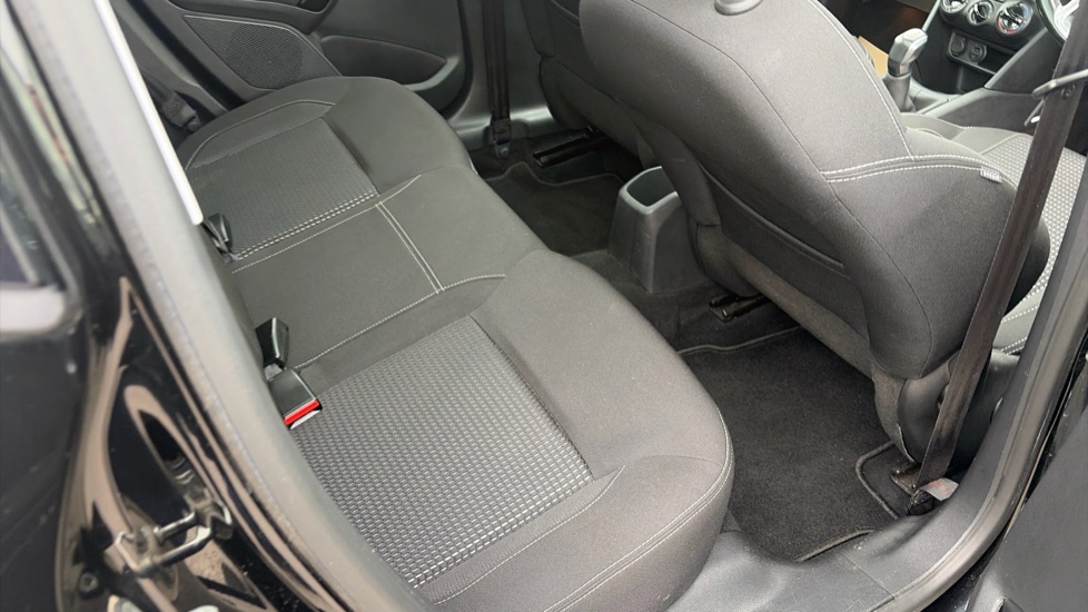 Peugeot 208 1.2 PureTech Allure Premium 5dr [Start Stop] Petrol Hatchback - Image 16