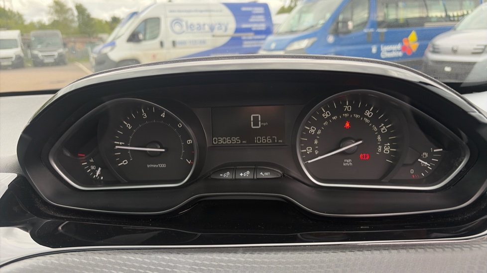 Peugeot 208 1.2 PureTech Allure Premium 5dr [Start Stop] Petrol Hatchback - Image 18