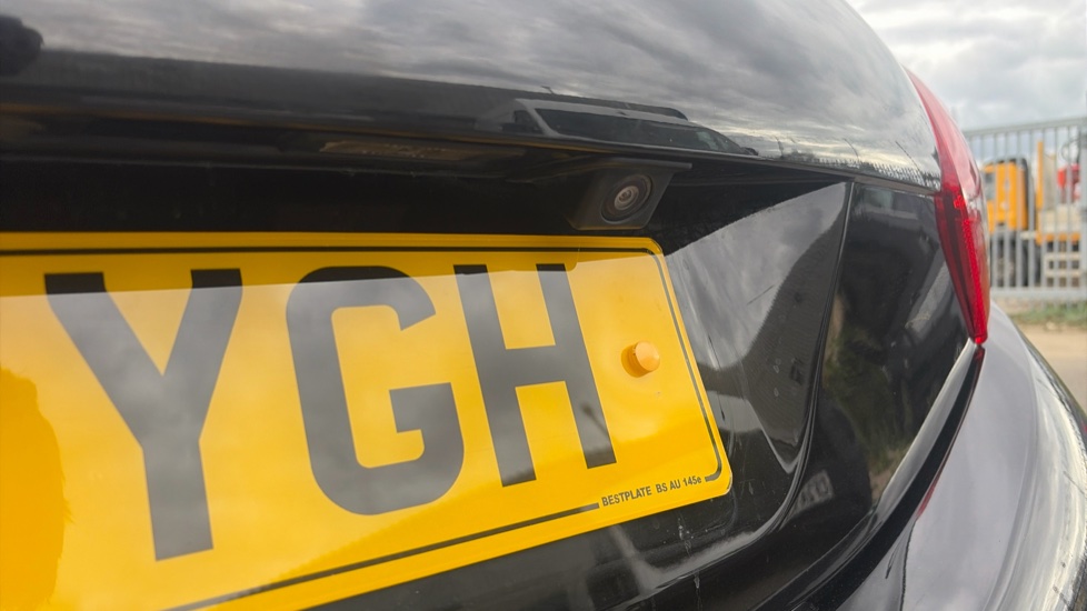 Peugeot 208 1.2 PureTech Allure Premium 5dr [Start Stop] Petrol Hatchback - Image 23