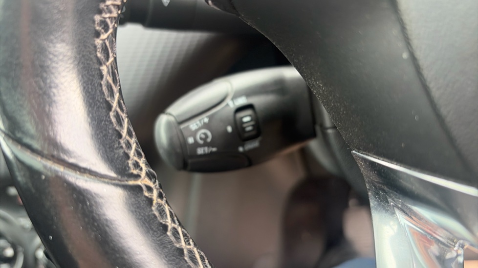 Peugeot 208 1.2 PureTech Allure Premium 5dr [Start Stop] Petrol Hatchback - Image 32