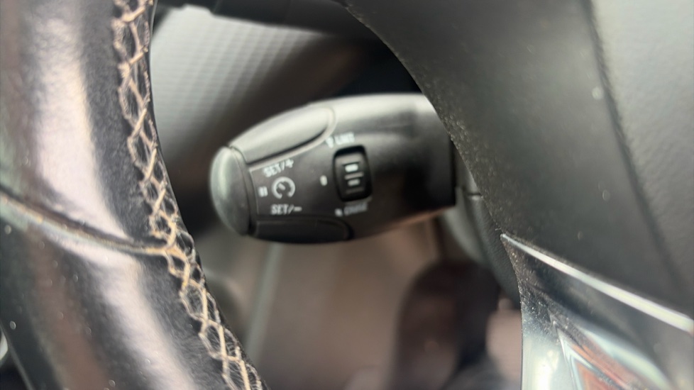 Peugeot 208 1.2 PureTech Allure Premium 5dr [Start Stop] Petrol Hatchback - Image 33