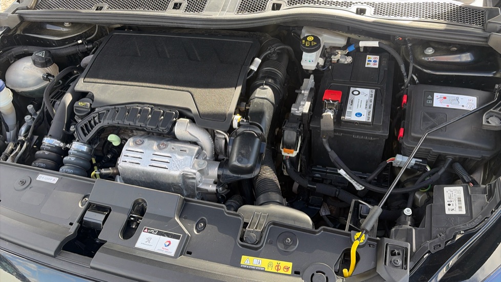 Peugeot 208 1.2 PureTech 100 Allure Premium + 5dr Petrol Hatchback - Image 8