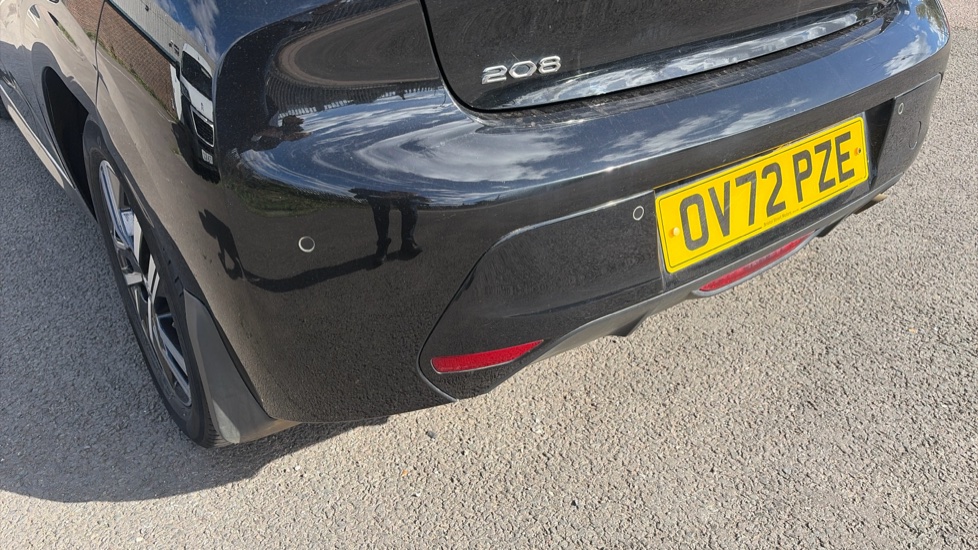 Peugeot 208 1.2 PureTech 100 Allure Premium + 5dr Petrol Hatchback - Image 21